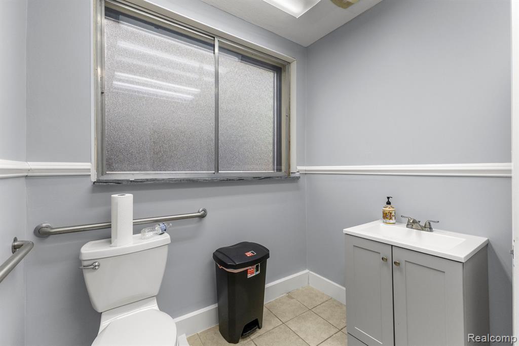 Additional view of 10801 W Warren Avenue