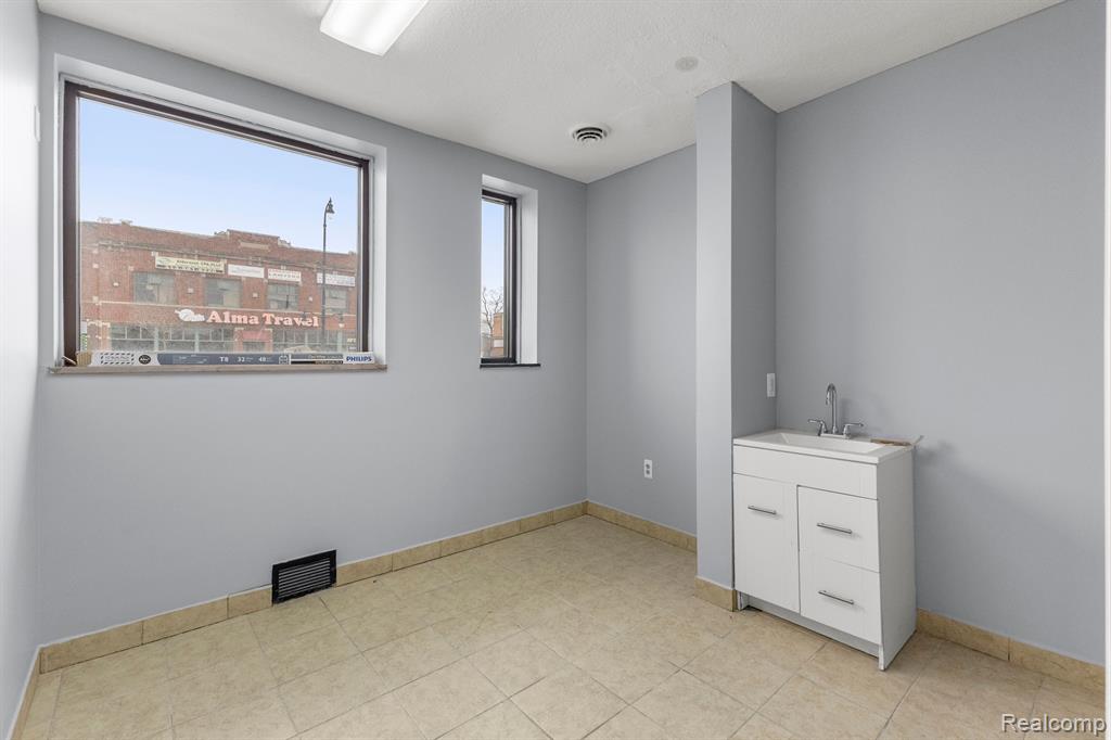 Additional view of 10801 W Warren Avenue