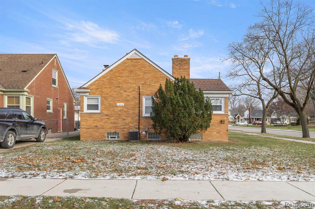 Additional view of 1300 Robindale Avenue