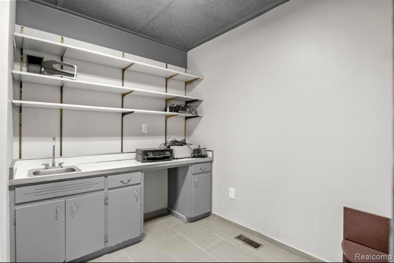 Additional view of 25510 Plymouth Road Unit B