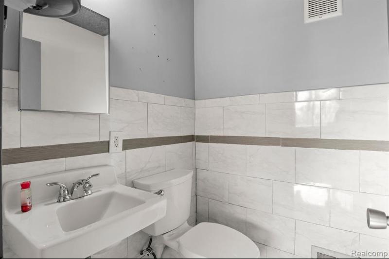 Additional view of 25510 Plymouth Road Unit B