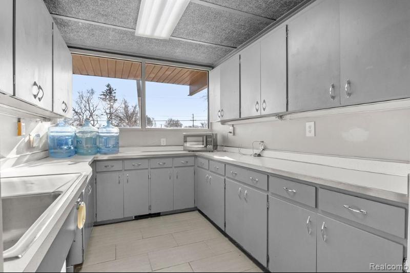 Additional view of 25510 Plymouth Road Unit B