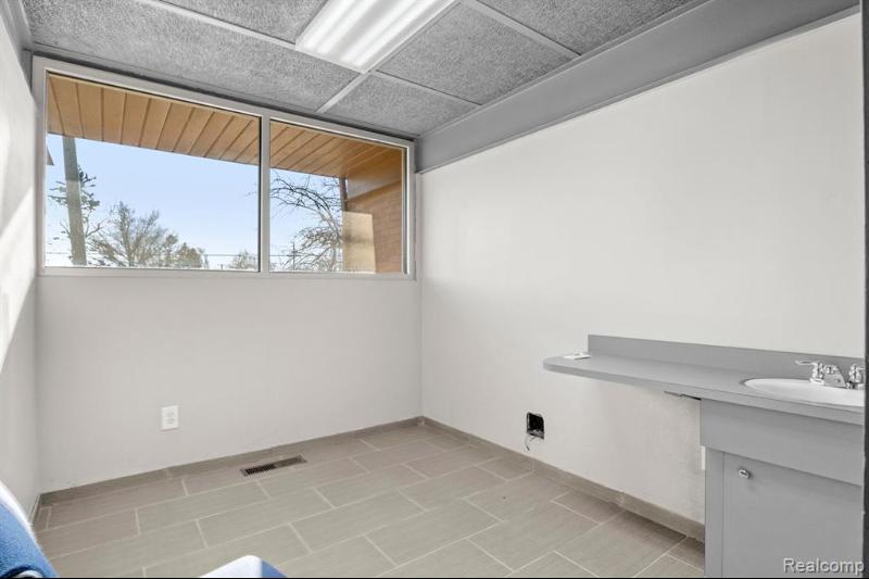 Additional view of 25510 Plymouth Road Unit B