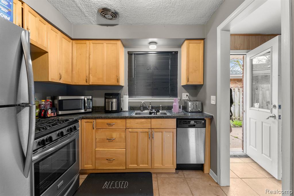 Additional view of 9424 Polk Street