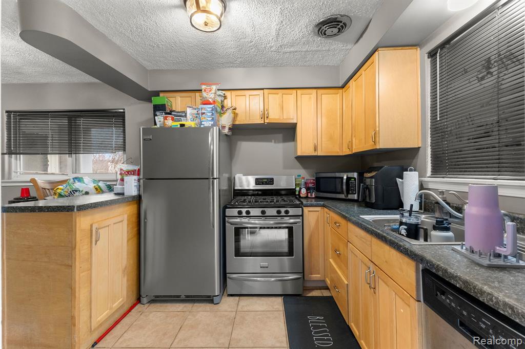 Additional view of 9424 Polk Street